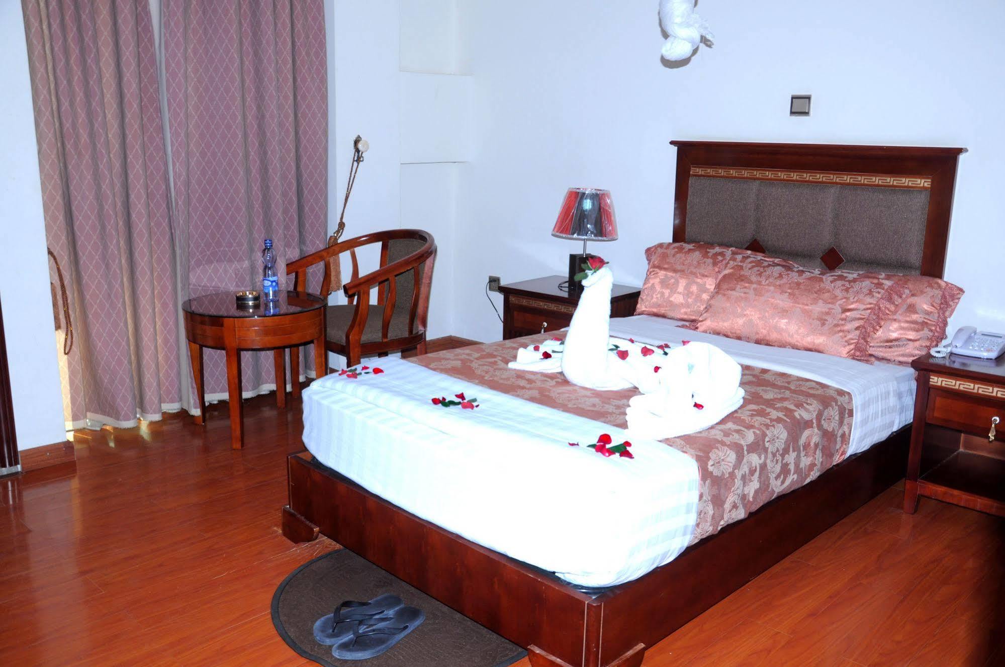 Addis Amba Hotel Bahir Dar Bagian luar foto