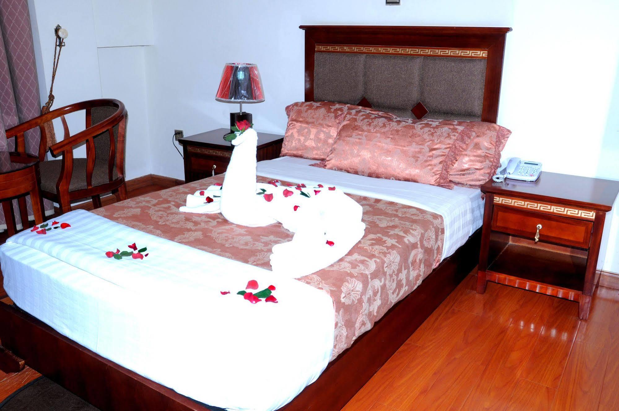 Addis Amba Hotel Bahir Dar Bagian luar foto